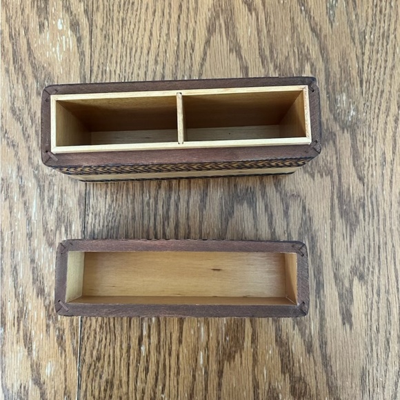 Wooden Trinket Box with Intricate Design hand carved from Poland - Picture 4 of 4